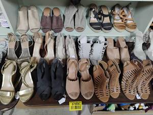 lot 37356 image: WOMENS HILLS 8-11