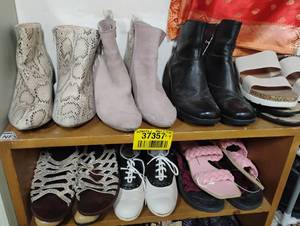 lot 37357 image: WOMENS BOOTS SIZE 7-0