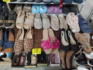 lot 37360 image: WOMENS CASUAL 7-10
