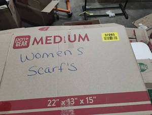 lot 37285 image: WOMENS SCARFS