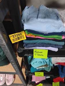 lot 37289 image: WOMENS MED T SHIRTS