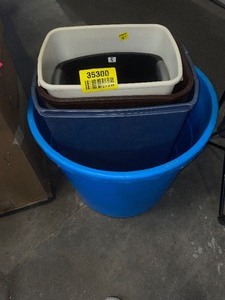 lot 35300 image: A lot of outdoorindoor trash cans