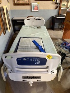 lot 35314 image: Stryker Medical Bed - Great Working Condition.