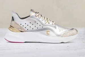 lot 10015 image: Courser Uno Womens Silver Luxe Running Shoe, Size 9  Retail $595