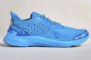 lot 10035 image: Courser Uno Mens Cyan Luxe Running Shoes, Size 11  Retail $595