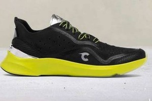 lot 10038 image: Uno Mens BlackGreen Luxe Running Shoe, Size 12  Retail $595