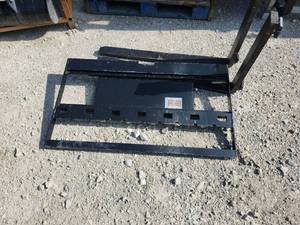 lot 1549 image: Vorx Mini Skid Steer Attachment Fork    PF800