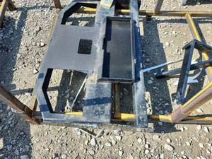 lot 7101 image: Future Mini Skid Steer Forks  FT-FR47
