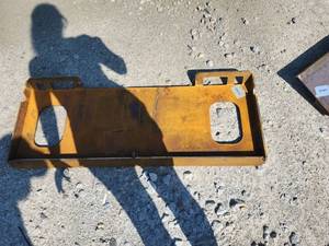 lot 7391 image: GIYI Skid Steer Mounting Plate  GY-S10