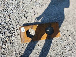 lot 7392 image: GIYI Mini Skid Steer Mounting Plate  GIYI-S10&nbsp