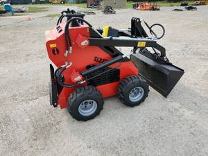 lot 7404 image: SDLOOL Skid Steer Loader  SL-323TZ