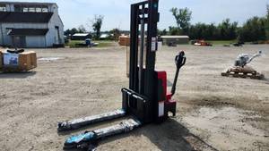 lot 16049 image: Starvox Electric Pallet Stacker Truck  CDD-3M