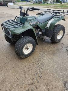 lot 31 image: Kawasaki KLF 220A Bayou  ATV
