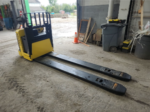 lot 621 image: Hyster Electric Lift Truck Model W80Z  8Ft forks  Charger included