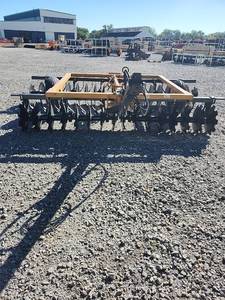 lot 12 image: Industrias America Offset Disc Harrow  R2232