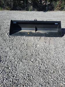 lot 18 image: Industrias America 96 Skid Steer Bucket  Model 96