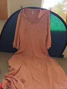 lot 1078 image: Size XL Pink Dress - Retail $0
