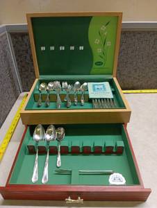 lot 1482 image: Wm. Rogers & Son International Silver Co. Flatware Set 1847 Rogers Bros