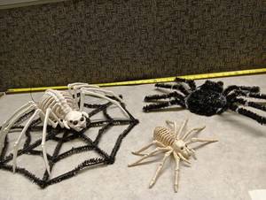 lot 1484 image: Skeleton Spider Prop Decorations 3-Piece Set with Black Fuzzy Legs