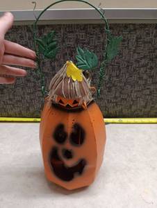 lot 1505 image: Spooky Hollow 10 Pumpkin Lantern with Vine Handle