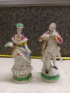 lot 1509 image: Pair of Porcelain Figurines with Gold Accents and Green Bases