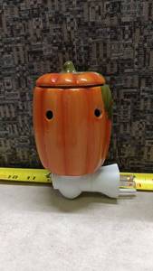 lot 1522 image: Pumpkin Character Night Light with Outlet Plug