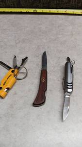 lot 1530 image: Multi-tool Knife Lot 3 Pieces AIRCO Timberline