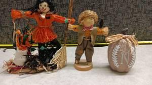 lot 1538 image: Fall Scarecrow Decorative Figures 3-Piece Set