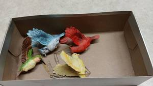 lot 1559 image: Set of 4 Ceramic Bird Ornaments with Clips Blue Red Yellow Green