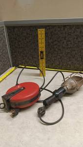 lot 1462 image: Sears Portable Work Light with Trouble Light Cage