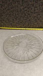 lot 1464 image: Vintage Clear Glass Serving Plate w Sunburst Pattern