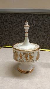 lot 1465 image: Porcelain Candy Dish w Lid, 24K Gold Trim, Hand Made