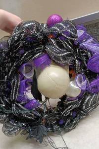 lot 1477 image: Halloween Skull Wreath w Purple Orange Black Florals