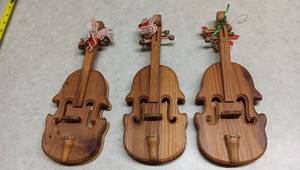 lot 1481 image: Wooden Violin Ornaments with Red & White Ribbon Bows Set of 3