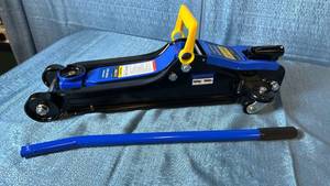 lot 2018 image: Low Profile Floor Jack 2 Ton K-1320B