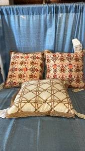 lot 3015 image: Dural Fabric Decorative Pillows 3-Piece Lot