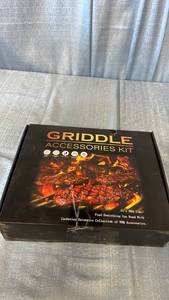 lot 3016 image: Griddle Accessories Kit BBQ Tool Set with Carrying Bag