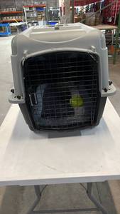 lot 3025 image: Petmate Pet Carrier Crate Kennel