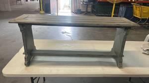 lot 8001 image: Small Yard Bench in Rustic Gray