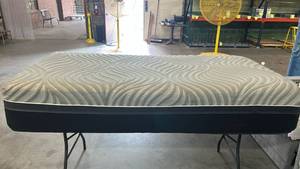 lot 8027 image: Sealy Hybrid Twin Mattress