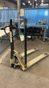 Crown Manual Pallet Jack Truck