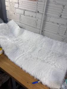 lot 2422 image: 4x2 White Fluffy Rug