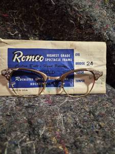 lot 21 image: Romco Highest Grade Spectacle Frame Bridge 24 Rochester Optical