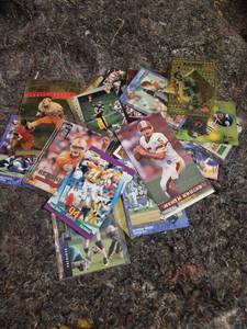 lot 38 image: Sports Cards Lot Football Trading Cards Multiple Teams