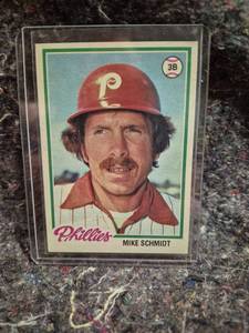 lot 45 image: 1978 Topps Mike Schmidt Philadelphia Phillies Baseball Card 360
