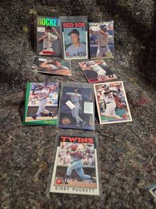 lot 49 image: Baseball Trading Cards Lot 9 Cards Roger Clemens Kirby Puckett Juan Gonzalez