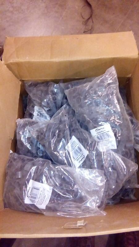 lot 333 image: Box Of Various Sizes Of Pipe Hangers
