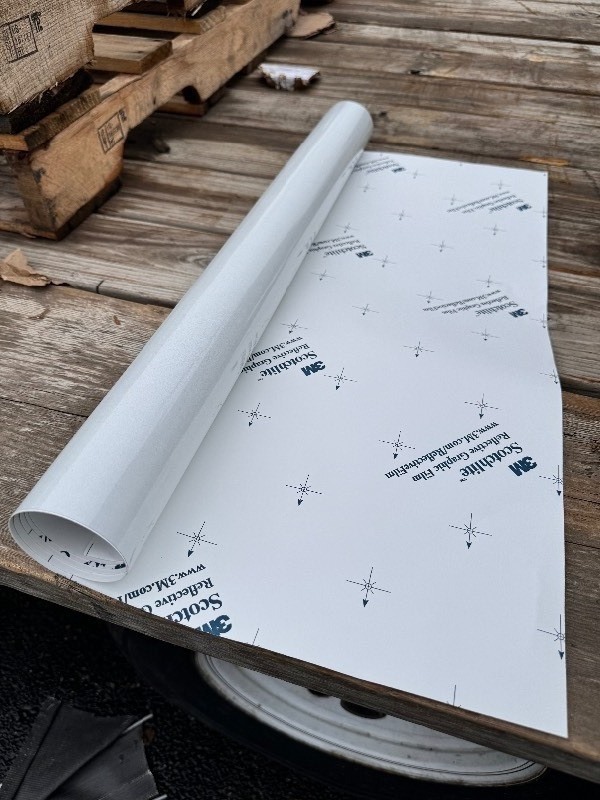 lot 323 image: New 27x48 Sheet of 3M Scotchlite Reflective Graphic Film ZC0063, White