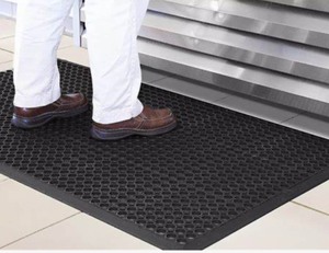 lot 52 image: Rubber Anti Slip Drainage Floor Mat Black 3 x 5