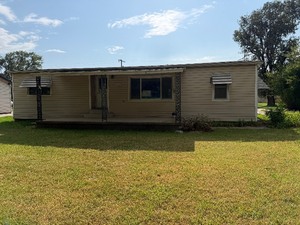 Single Family Home with Oversized 2 Car Garage for Sale via Online Auction!
